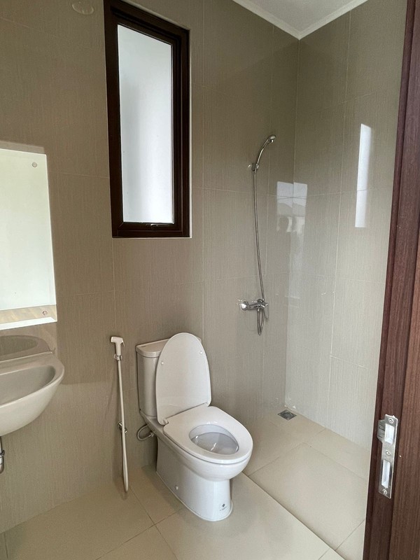 Best Price. Rumah bagus Mozia Aure BSD, posisi hoek.. 