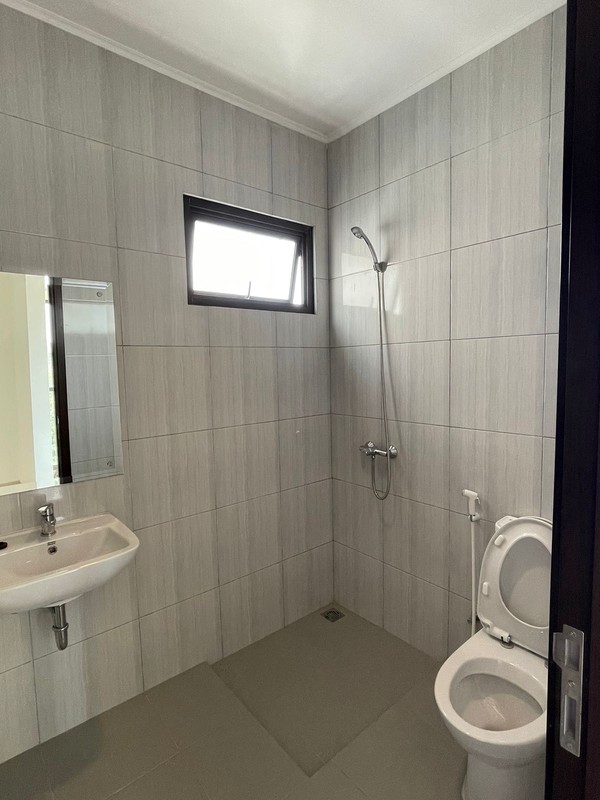 Best Price. Rumah bagus Mozia Aure BSD, posisi hoek.. 