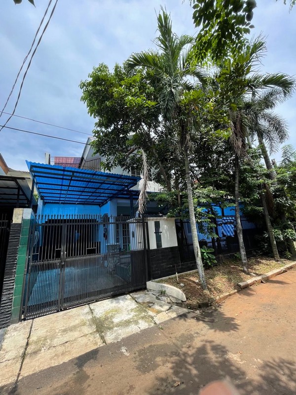 Rumah 2 lantai, bebas banjir lokasi strategis di Bintaro Sektor 9