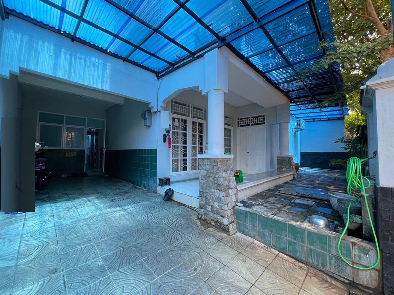 Rumah 2 lantai, bebas banjir lokasi strategis di Bintaro Sektor 9