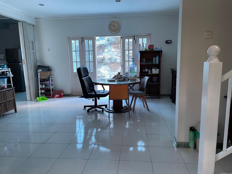 Rumah 2 lantai, bebas banjir lokasi strategis di Bintaro Sektor 9