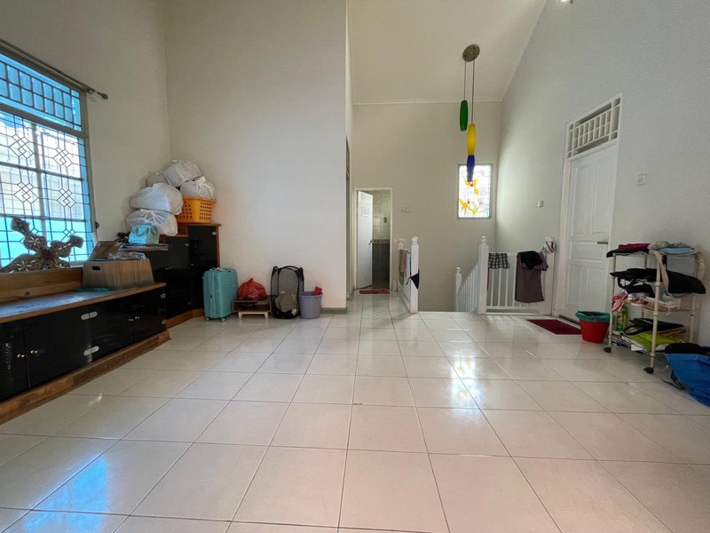 Rumah 2 lantai, bebas banjir lokasi strategis di Bintaro Sektor 9