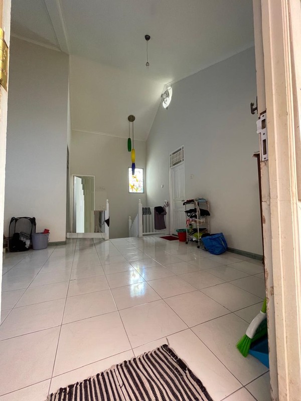 Rumah 2 lantai, bebas banjir lokasi strategis di Bintaro Sektor 9