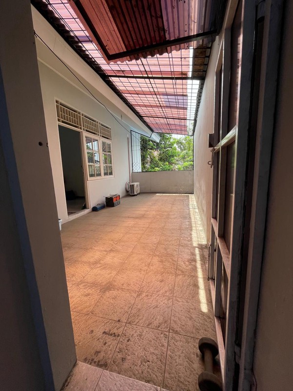 Rumah 2 lantai, bebas banjir lokasi strategis di Bintaro Sektor 9