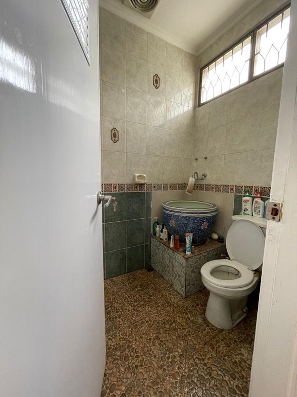 Rumah 2 lantai, bebas banjir lokasi strategis di Bintaro Sektor 9