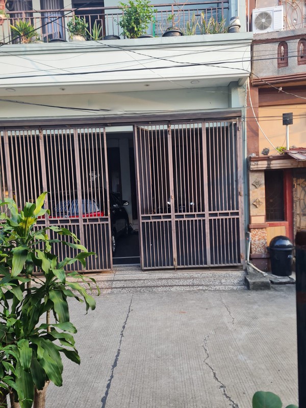 Rumah 3 Lantai di Pondok Aren Tangerang Selatan SHM Siap Huni KT 5 KM 3 Surat SHM