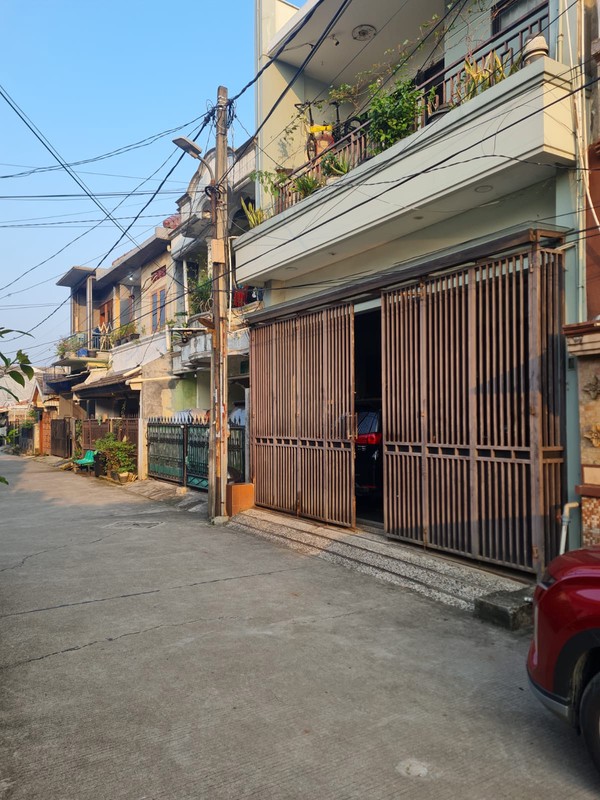 Rumah 3 Lantai di Pondok Aren Tangerang Selatan SHM Siap Huni KT 5 KM 3 Surat SHM