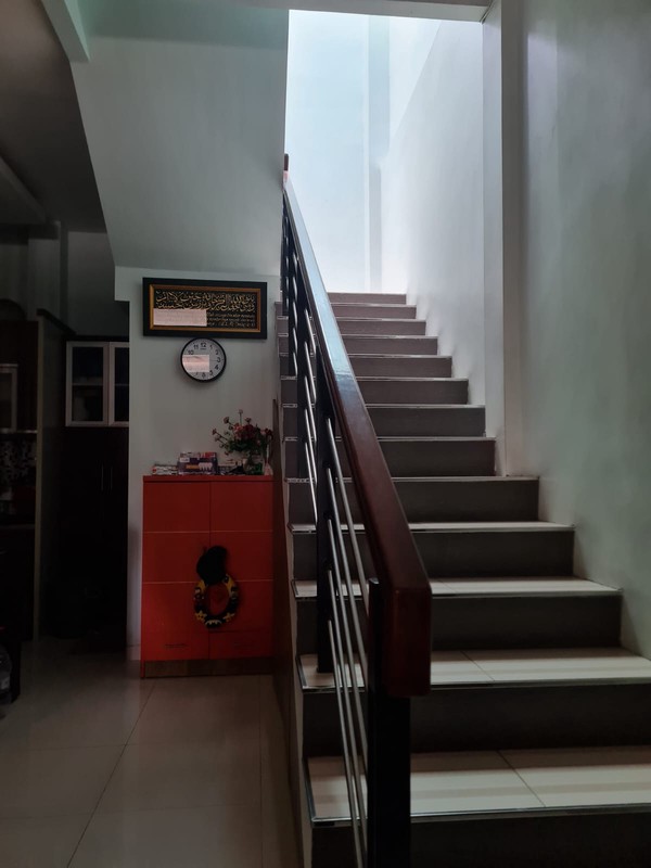 Rumah 3 Lantai di Pondok Aren Tangerang Selatan SHM Siap Huni KT 5 KM 3 Surat SHM