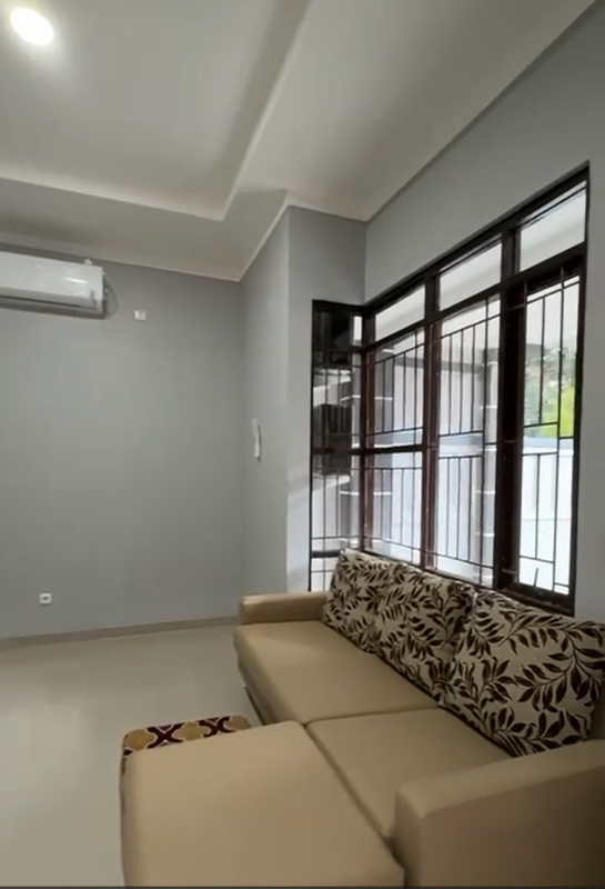 Disewakan Rumah 2 Lantai Siap Huni dengan KT 4+1 KM 2+1 Surat SHM Hunian Nyaman dan Asri @Bintaro Sektor 9