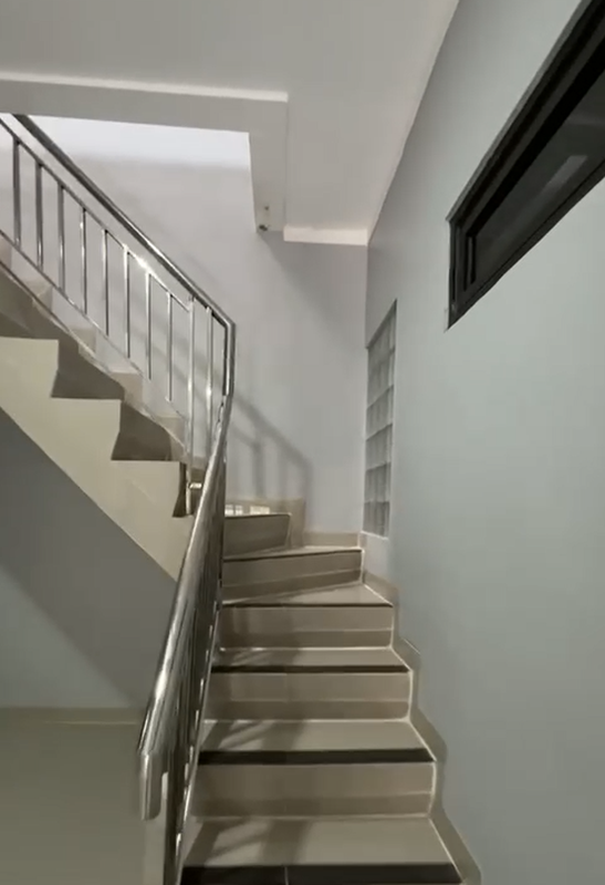 Disewakan Rumah 2 Lantai Siap Huni dengan KT 4+1 KM 2+1 Surat SHM Hunian Nyaman dan Asri @Bintaro Sektor 9