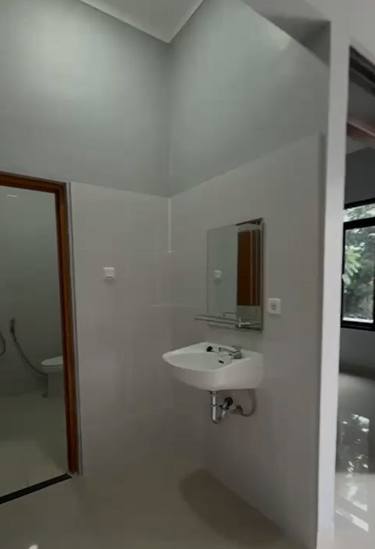 Disewakan Rumah 2 Lantai Siap Huni dengan KT 4+1 KM 2+1 Surat SHM Hunian Nyaman dan Asri @Bintaro Sektor 9
