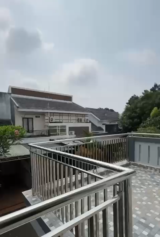 Disewakan Rumah 2 Lantai Siap Huni dengan KT 4+1 KM 2+1 Surat SHM Hunian Nyaman dan Asri @Bintaro Sektor 9
