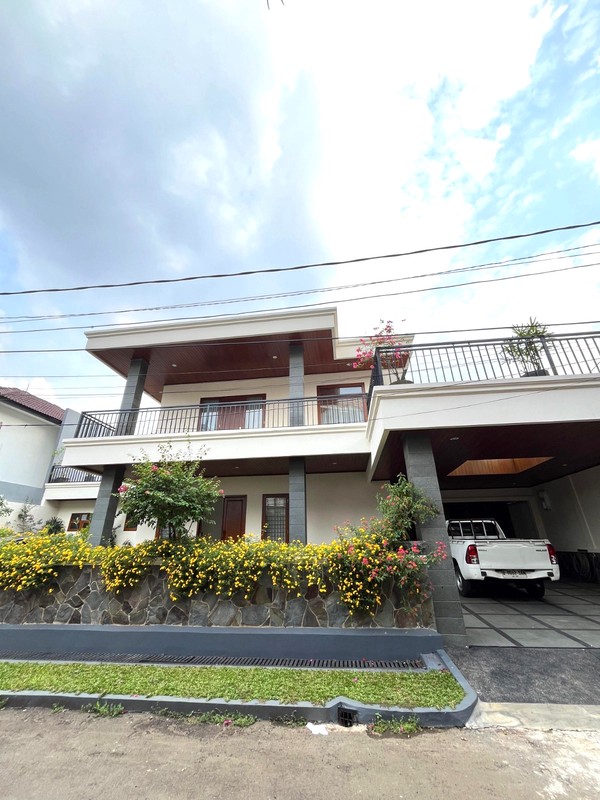 Hunian Mewah dengan Kolam Renang Fully Furnished di Pejaten Barat