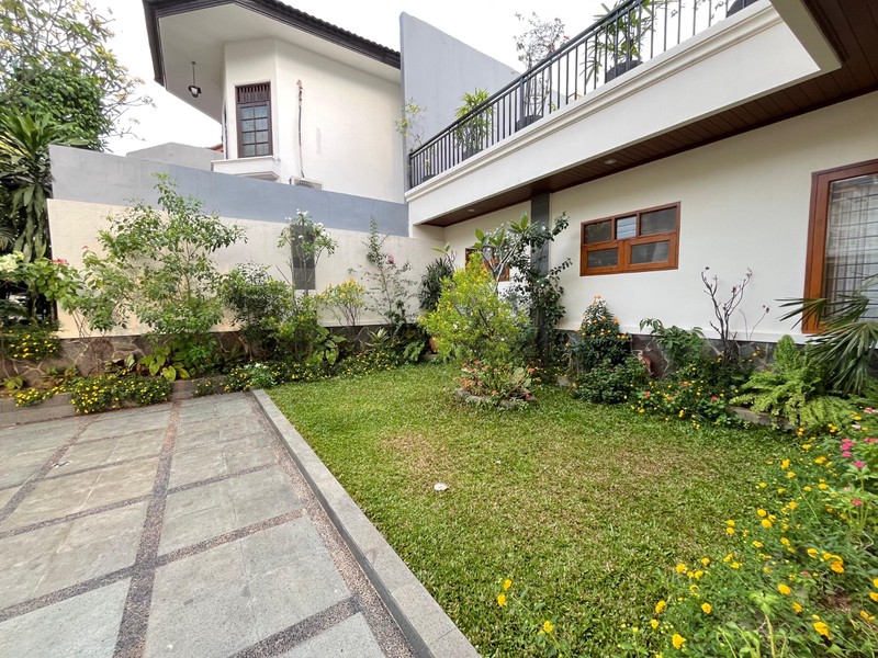 Hunian Mewah dengan Kolam Renang Fully Furnished di Pejaten Barat
