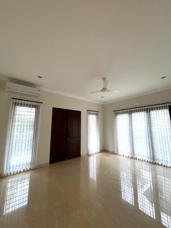 Hunian Mewah dengan Kolam Renang Fully Furnished di Pejaten Barat