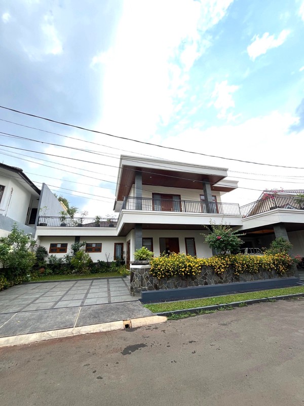 Hunian Mewah dengan Kolam Renang Fully Furnished di Pejaten Barat