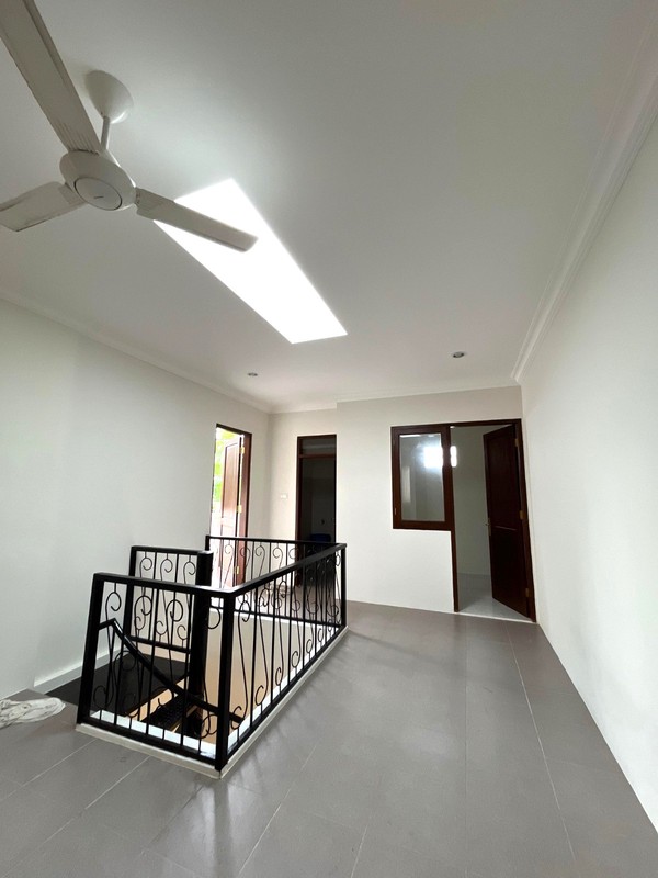 Hunian Mewah dengan Kolam Renang Fully Furnished di Pejaten Barat