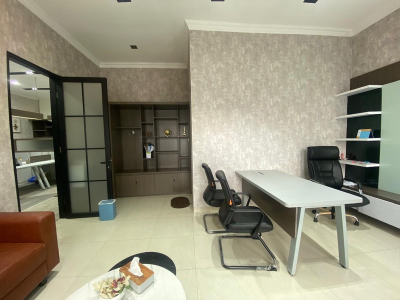 Rumah 2 Lantai Full Furnished Disewakan Cocok untuk Kantor di Mendawai Kramat Pela Kebayoran Baru Jaksel