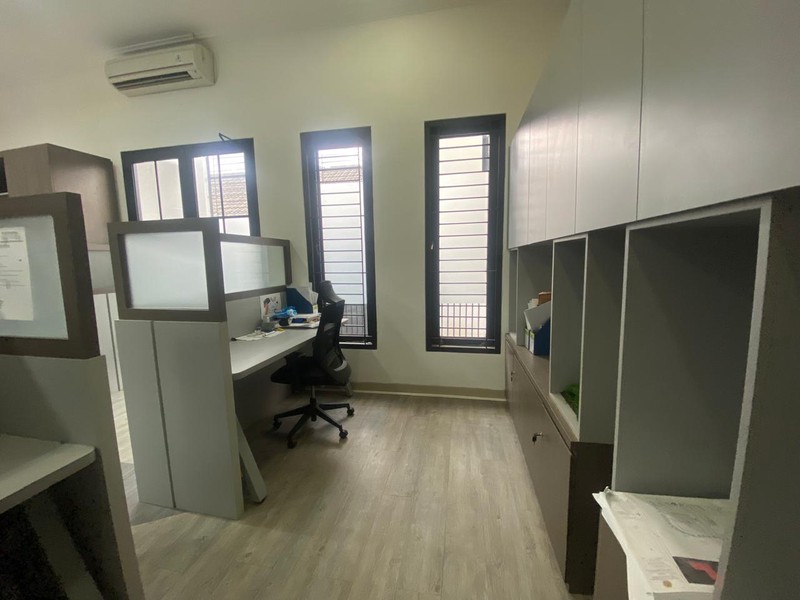 Rumah 2 Lantai Full Furnished Disewakan Cocok untuk Kantor di Mendawai Kramat Pela Kebayoran Baru Jaksel