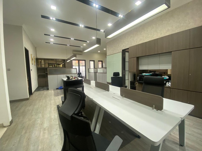 Rumah 2 Lantai Full Furnished Disewakan Cocok untuk Kantor di Mendawai Kramat Pela Kebayoran Baru Jaksel