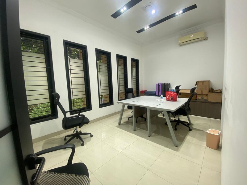 Rumah 2 Lantai Full Furnished Disewakan Cocok untuk Kantor di Mendawai Kramat Pela Kebayoran Baru Jaksel