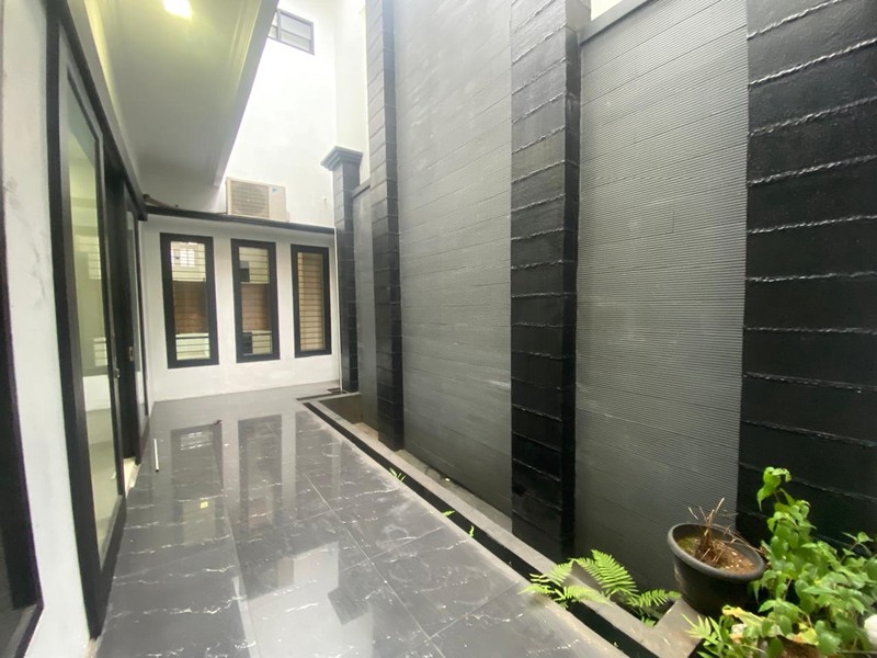 Rumah 2 Lantai Full Furnished Disewakan Cocok untuk Kantor di Mendawai Kramat Pela Kebayoran Baru Jaksel