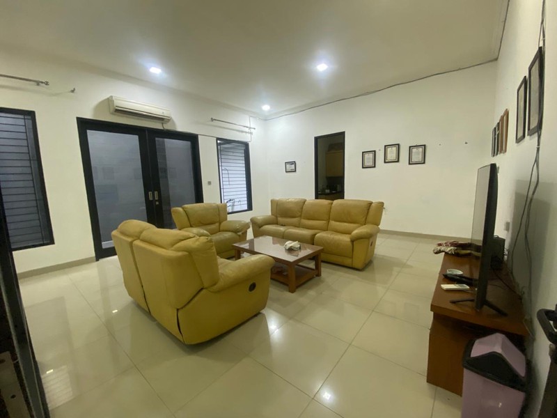 Rumah 2 Lantai Full Furnished Disewakan Cocok untuk Kantor di Mendawai Kramat Pela Kebayoran Baru Jaksel