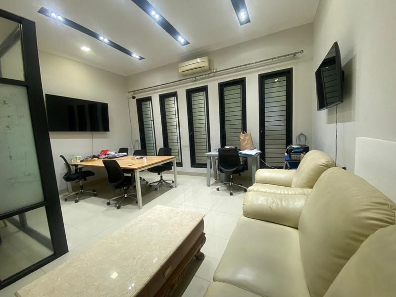 Rumah 2 Lantai Full Furnished Disewakan Cocok untuk Kantor di Mendawai Kramat Pela Kebayoran Baru Jaksel
