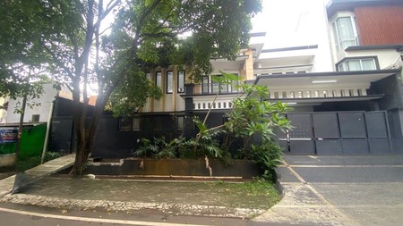 Rumah 2 Lantai Full Furnished Disewakan Cocok untuk Kantor di Mendawai Kramat Pela Kebayoran Baru Jaksel