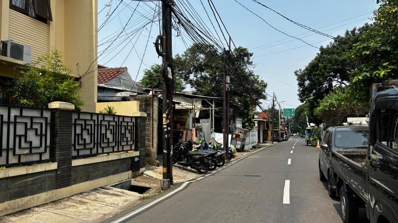 Rumah Hitung Tanah Di Lokasi Strategis Dekat Komplek DPR RI, Pancoran, Jakarta Selatan, Dijual Di Bawah NJOP