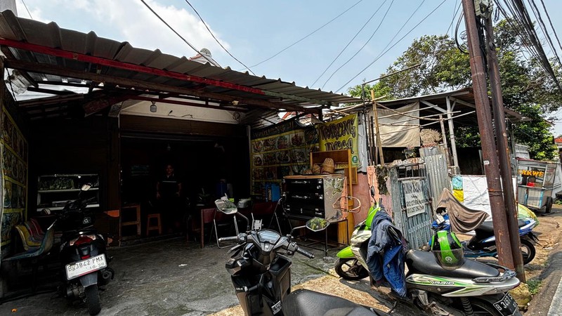Rumah Hitung Tanah Di Lokasi Strategis Dekat Komplek DPR RI, Pancoran, Jakarta Selatan, Dijual Di Bawah NJOP