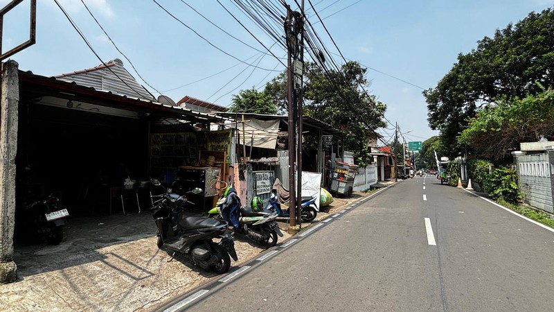 Rumah Hitung Tanah Di Lokasi Strategis Dekat Komplek DPR RI, Pancoran, Jakarta Selatan, Dijual Di Bawah NJOP