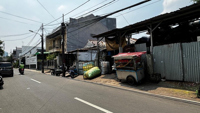 Rumah Hitung Tanah Di Lokasi Strategis Dekat Komplek DPR RI, Pancoran, Jakarta Selatan, Dijual Di Bawah NJOP