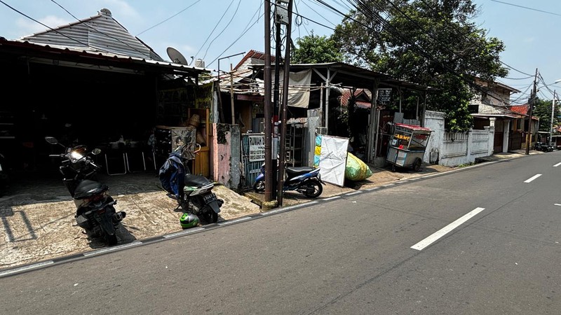Rumah Hitung Tanah Di Lokasi Strategis Dekat Komplek DPR RI, Pancoran, Jakarta Selatan, Dijual Di Bawah NJOP