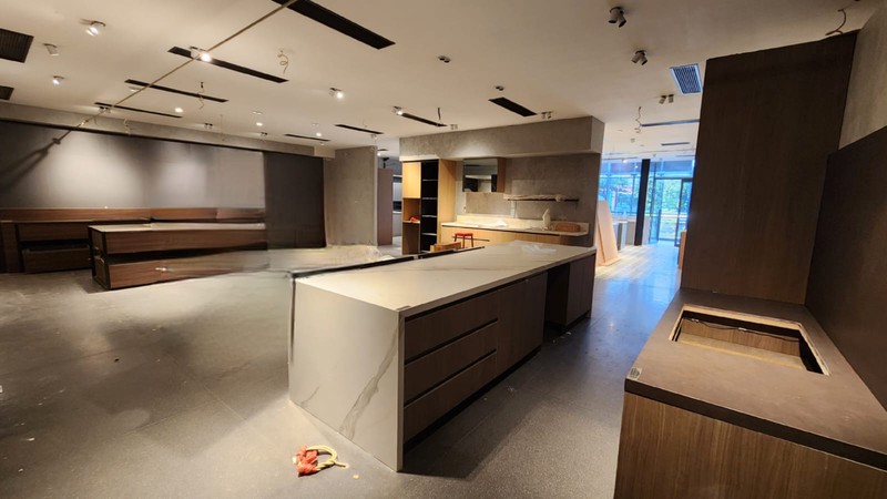 Dijual Cepat dengan Harga Mendekati NJOP Gedung Baru di Jl. Letjen S. Parman , Kemanggisan, Jakarta Barat