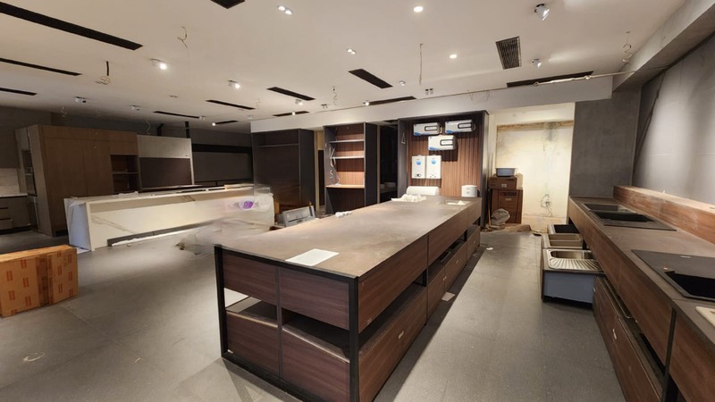 Dijual Cepat dengan Harga Mendekati NJOP Gedung Baru di Jl. Letjen S. Parman , Kemanggisan, Jakarta Barat