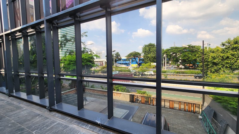 Dijual Cepat dengan Harga Mendekati NJOP Gedung Baru di Jl. Letjen S. Parman , Kemanggisan, Jakarta Barat