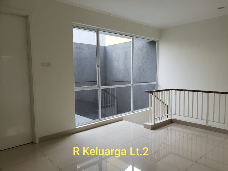 Rumah dalam cluster, hunian asri di Bintaro Jaya sektor 9.