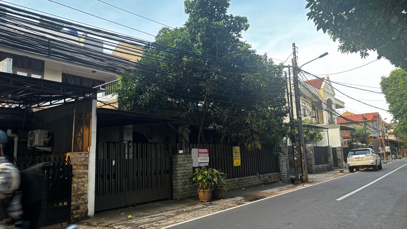 Rumah 2 Lantai, Cantik Terawat Di Tebet Timur, Dan Hanya Satu Menit Ke Jl. MT Haryono
