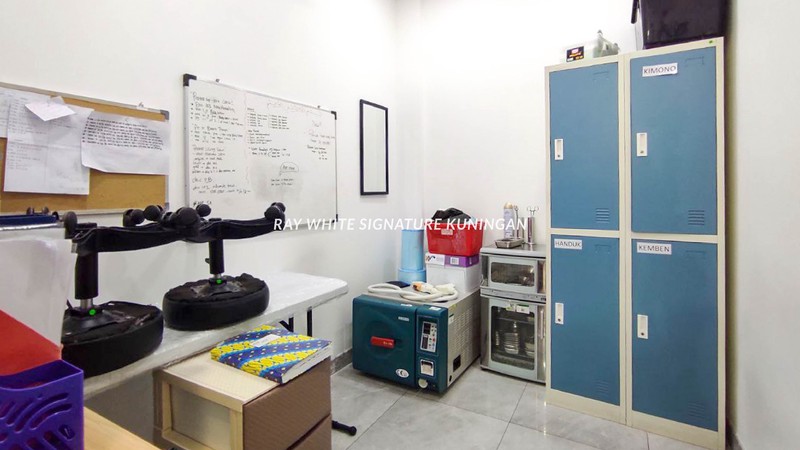 Ruko Ex Klinik Kecantikan Bangunan 4 1/2 Lantai di Tawakal Ujung Tomang