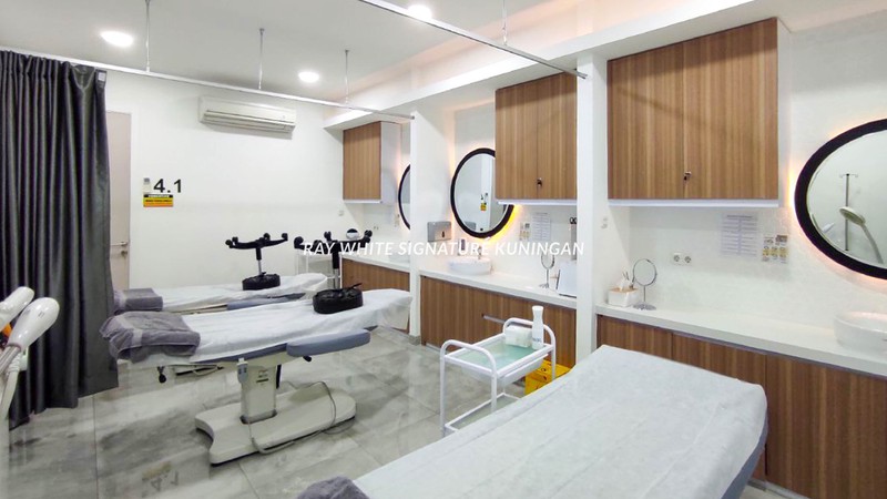 Ruko Ex Klinik Kecantikan Bangunan 4 1/2 Lantai di Tawakal Ujung Tomang