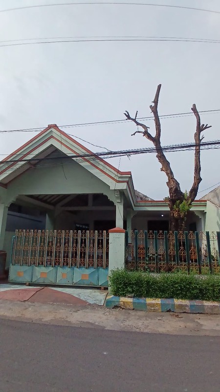 Dijual Rumah Luas dan Strategis di Jl. Mauni, Kediri - SHM, Siap Huni