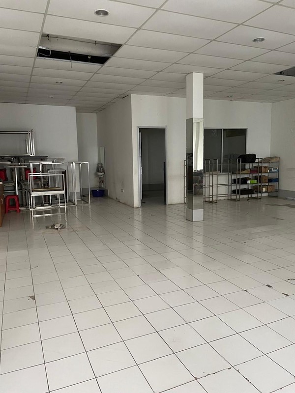 Disewakan Ruko Mutiara Center blok A6 - 9 ( 4 ruko ) Eks Kantor