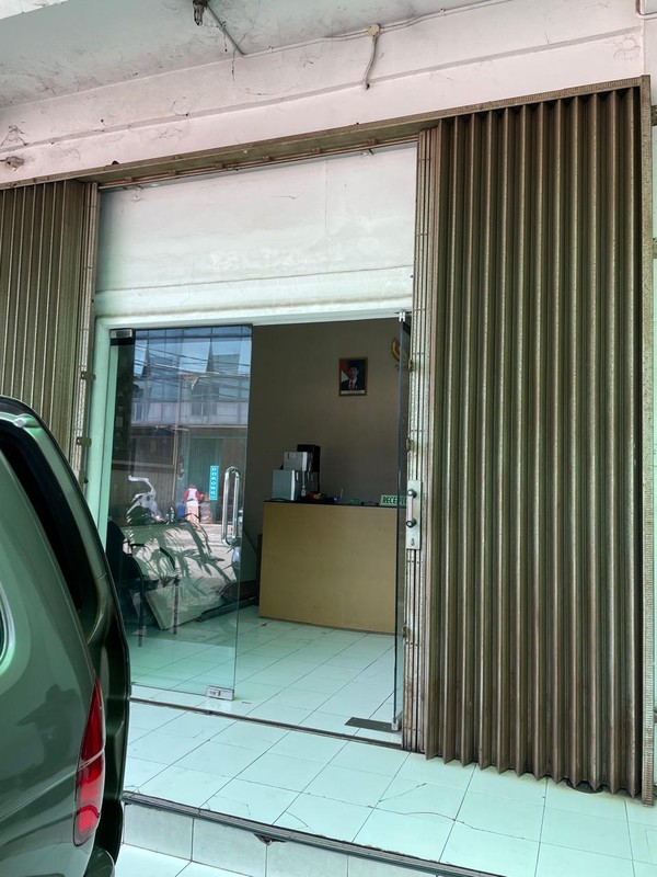 Disewakan Ruko Mutiara Center blok A6 - 9 ( 4 ruko ) Eks Kantor
