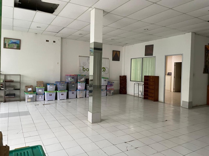 Disewakan Ruko Mutiara Center blok A6 - 9 ( 4 ruko ) Eks Kantor