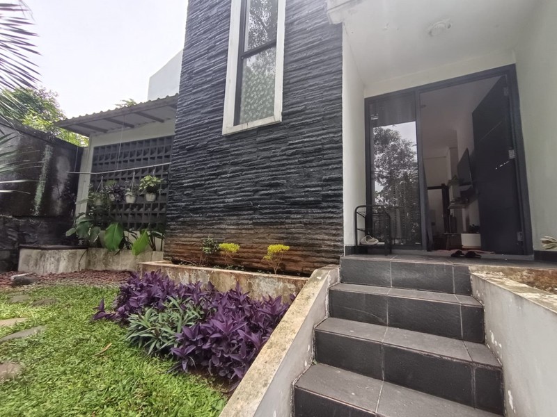 Dijual Rumah Lokasi Strategis di Camat Gabun II, Town House The Hills