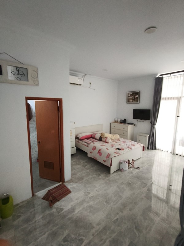 Rumah 2½ Lantai Siap Huni dengan 6 KT dan 3 Km SHM @Pondok Pianang, Jakarta Selatan