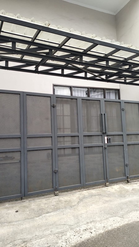 Rumah 2½ Lantai Siap Huni dengan 6 KT dan 3 Km SHM @Pondok Pianang, Jakarta Selatan