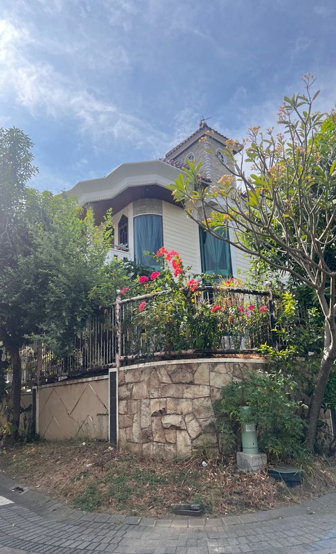 Attractive Investment in West Surabaya - Premium Corner House with Open Views