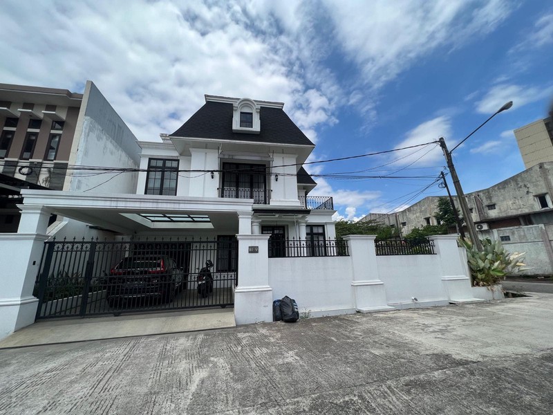 Rumah Baru dan Megah di Kawasan Kawaluyaan Soekarno Hatta Bandung